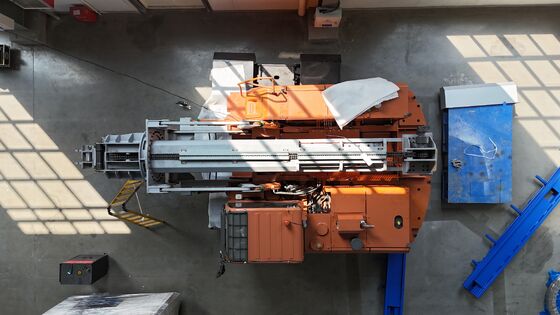 Κινητή μονάδα απομάκρυνσης απορριμμάτων με ηλεκτρικό σύστημα κίνησης και καθαρισμό φούρνου υψηλής ταχύτητας με υδραυλική τηλεσκοπική δέσμη