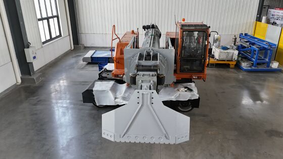 Κινητή μονάδα απομάκρυνσης απορριμμάτων με ηλεκτρικό σύστημα κίνησης και καθαρισμό φούρνου υψηλής ταχύτητας με υδραυλική τηλεσκοπική δέσμη