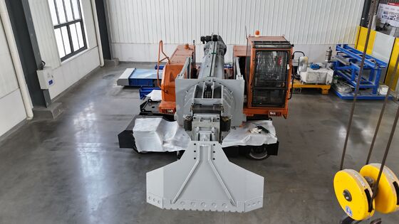 Κινητή μονάδα απομάκρυνσης απορριμμάτων με ηλεκτρικό σύστημα κίνησης και καθαρισμό φούρνου υψηλής ταχύτητας με υδραυλική τηλεσκοπική δέσμη