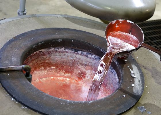 Γκρίζος ηλεκτρικός φούρνος 2000KG για την πλήρη καύση εκμετάλλευσης τήξης αλουμινίου